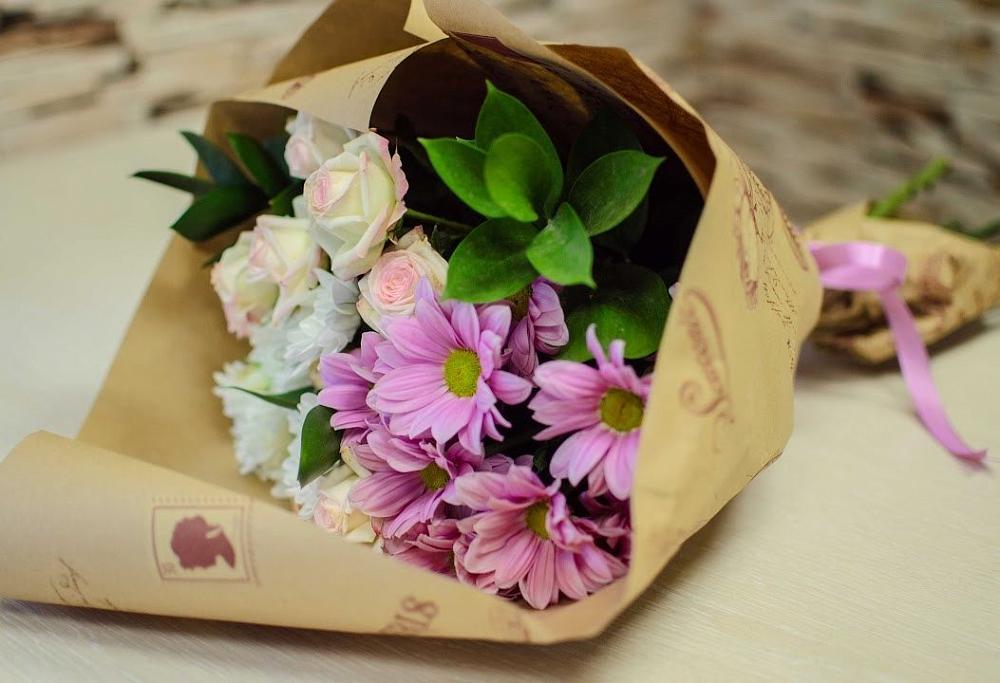 Букет цветов из: Розы и Хризантемы в Поселке имени Дзержинского