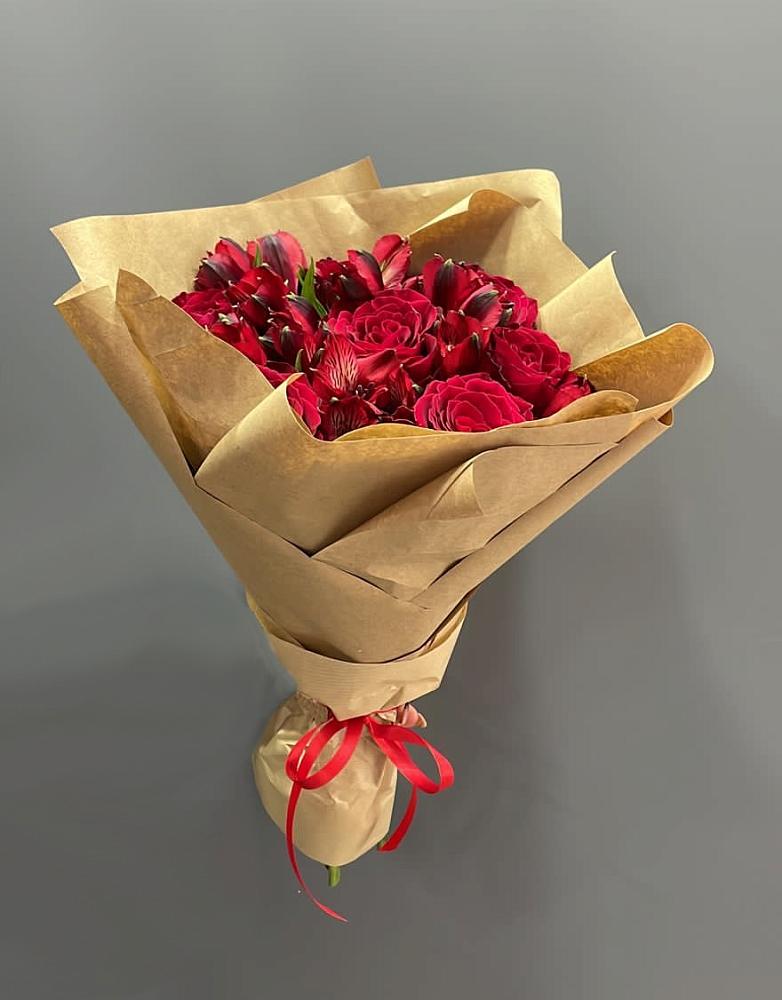 Букет цветов из: Альстромерии и Розы в Поселке имени Дзержинского