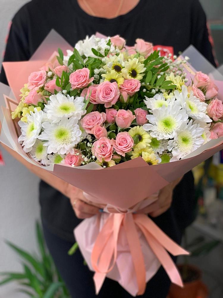 Букет цветов из: Розы и Хризантемы в Поселке имени Дзержинского
