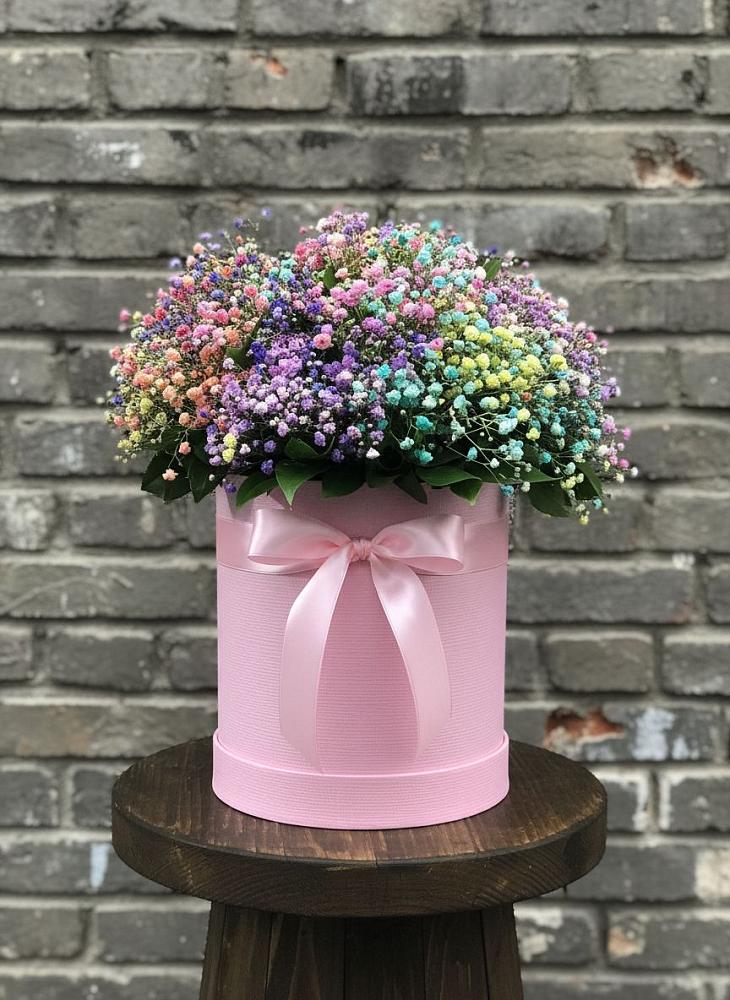 Цветочная композиция из Гипсофила и Розы в шляпной коробке в Поселке имени Дзержинского