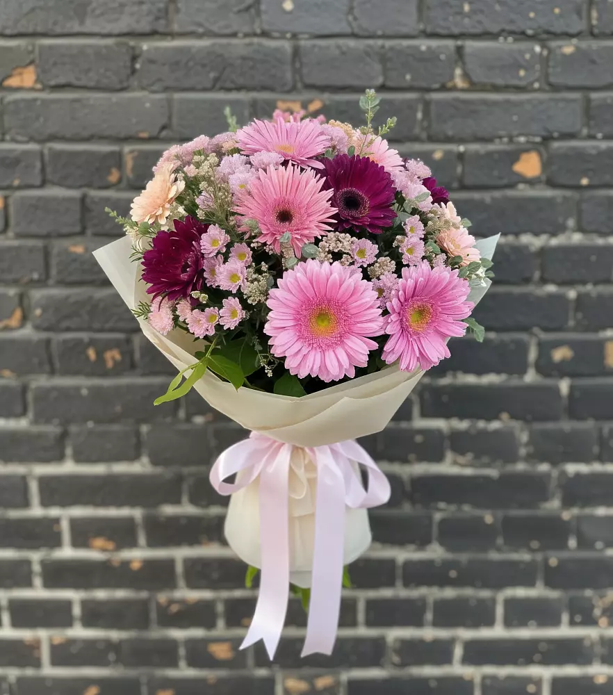 Букет цветов из: Герберы и Хризантемы в Поселке имени Дзержинского