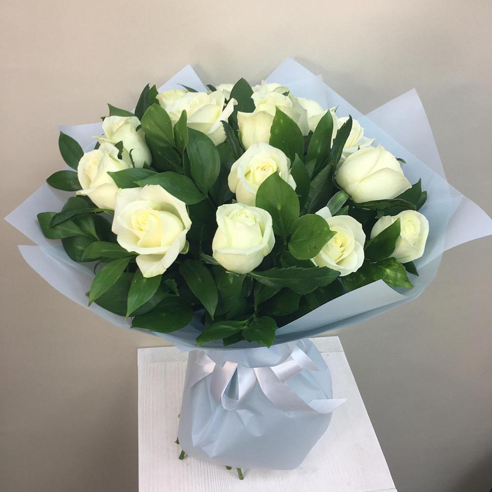 Букет 15 Белых роз Проуд в Поселке имени Дзержинского