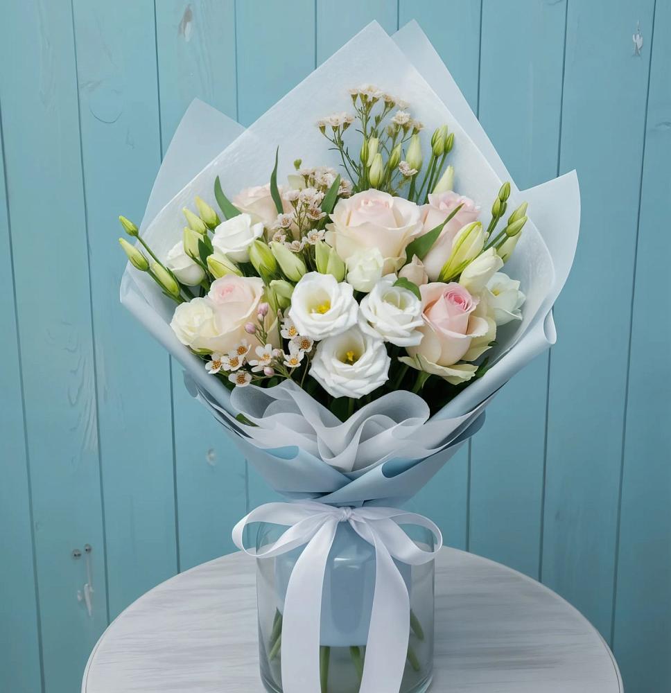 Букет цветов из: Розы и Лизиантусы в Поселке имени Дзержинского