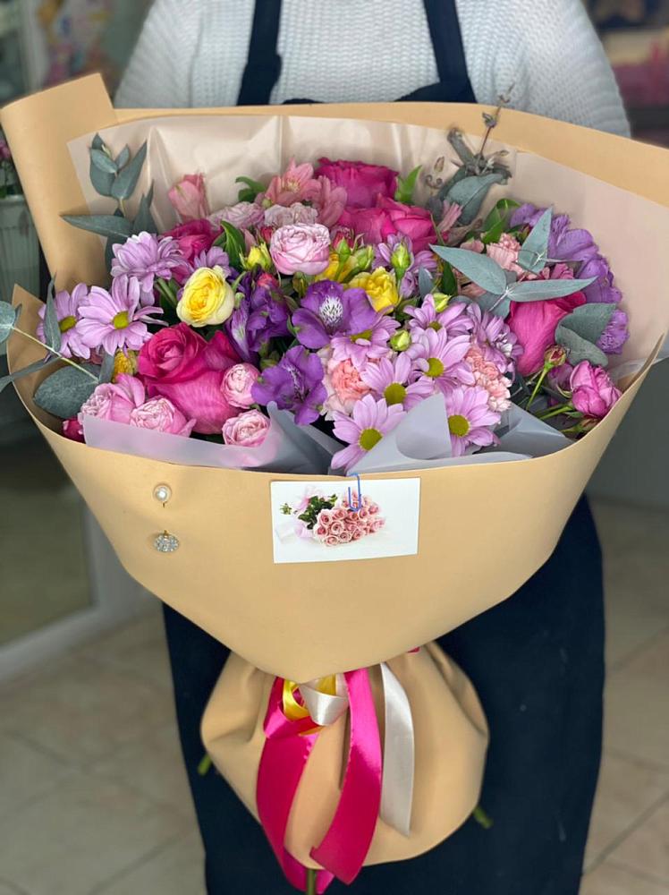 Букет цветов из: Хризантемы, Гвоздики и Альстромерии в Поселке имени Дзержинского