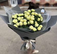 Букет Белые кустовые розы Солинеро в Поселке имени Дзержинского