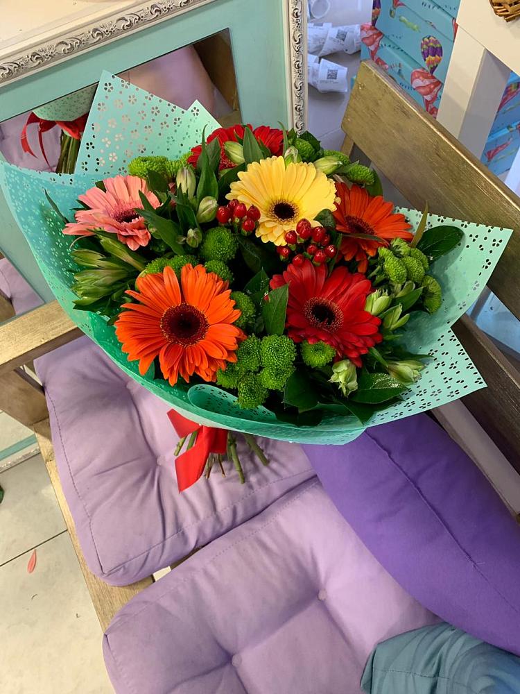 Букет цветов из: Герберы, Хризантемы и Альстромерии в Поселке имени Дзержинского