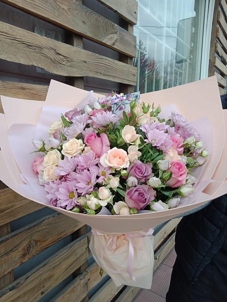 Букет цветов из: Розы и Хризантемы в Поселке имени Дзержинского