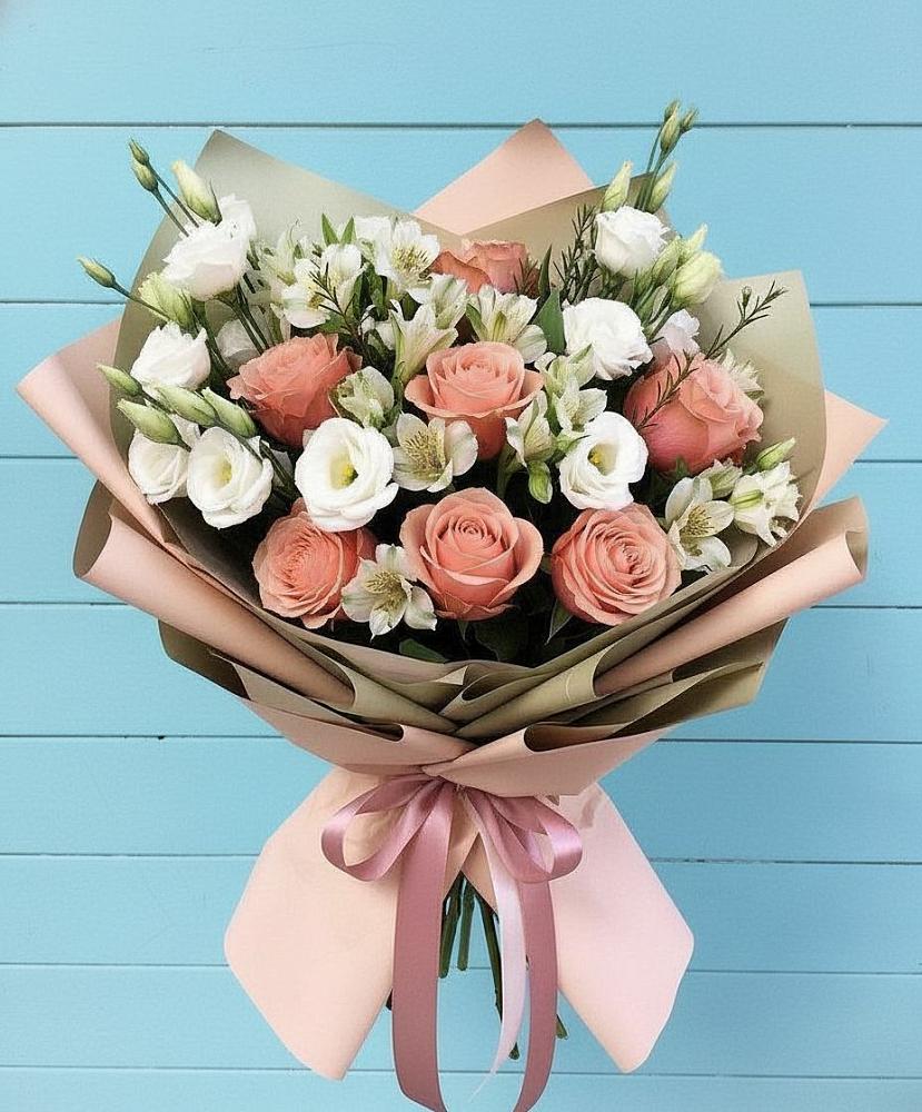 Букет цветов из: Розы, Альстромерии и Лизиантусы в Поселке имени Дзержинского