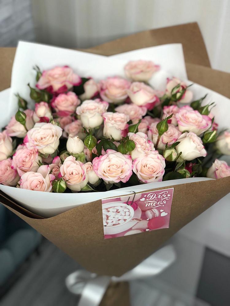 Букет цветов из: Розы в Поселке имени Дзержинского