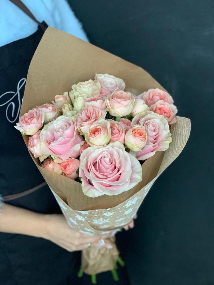 Букет цветов из: Хризантемы и Розы в Поселке имени Дзержинского