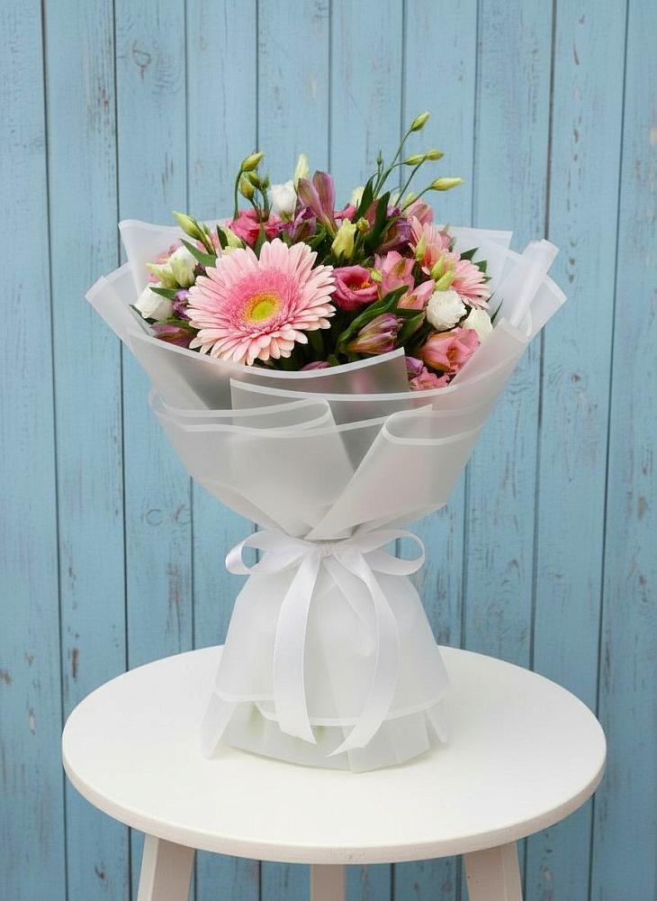 Букет цветов из: Герберы, Альстромерии и Лизиантусы в Поселке имени Дзержинского