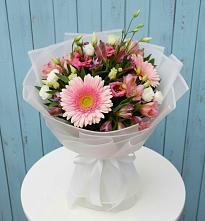 Букет цветов из:  Герберы, Альстромерии и Лизиантусы в Поселке имени Дзержинского