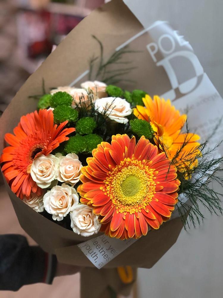 Букет цветов из: Герберы, Хризантемы и Розы в Поселке имени Дзержинского