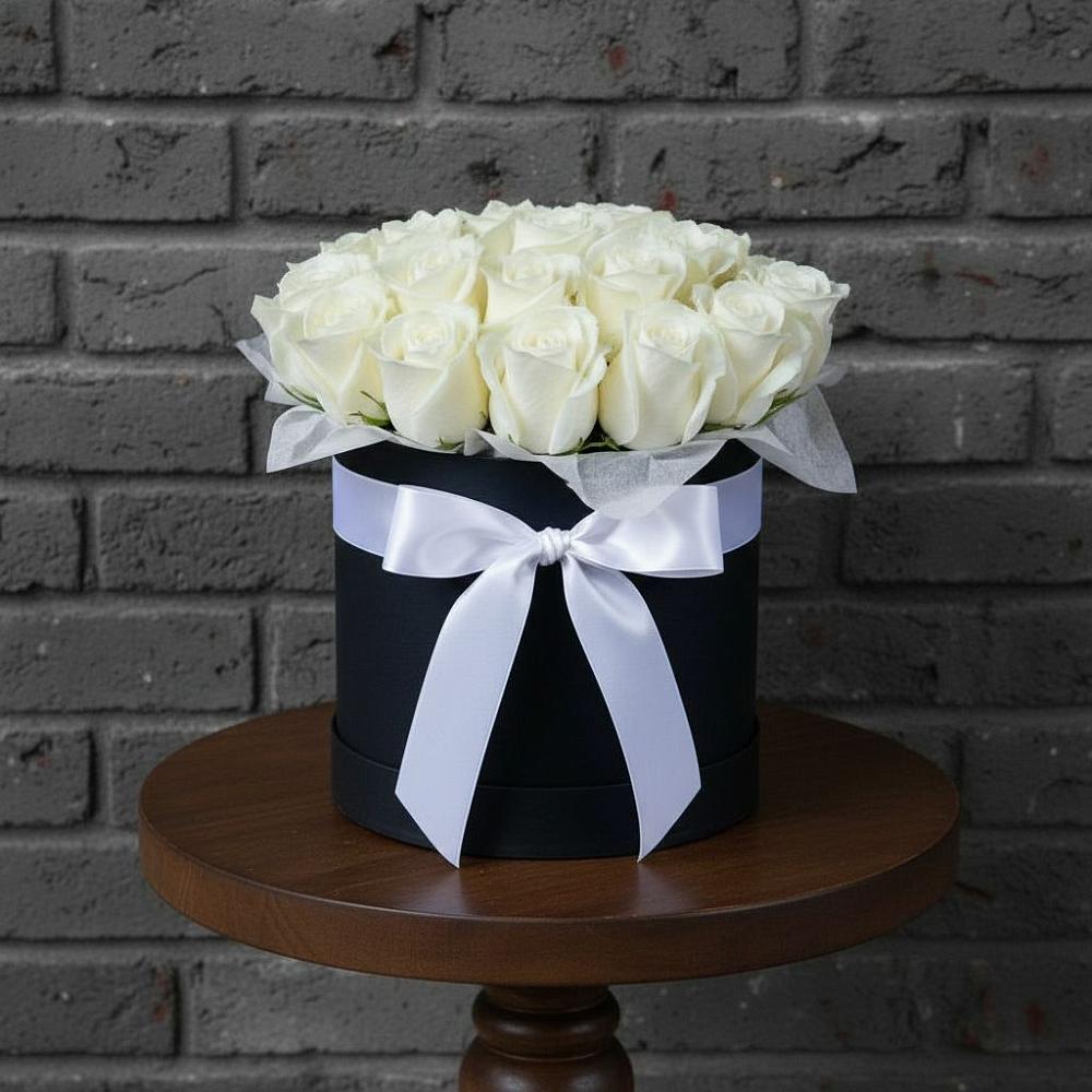 Цветочная композиция из Розы в шляпной коробке в Поселке имени Дзержинского