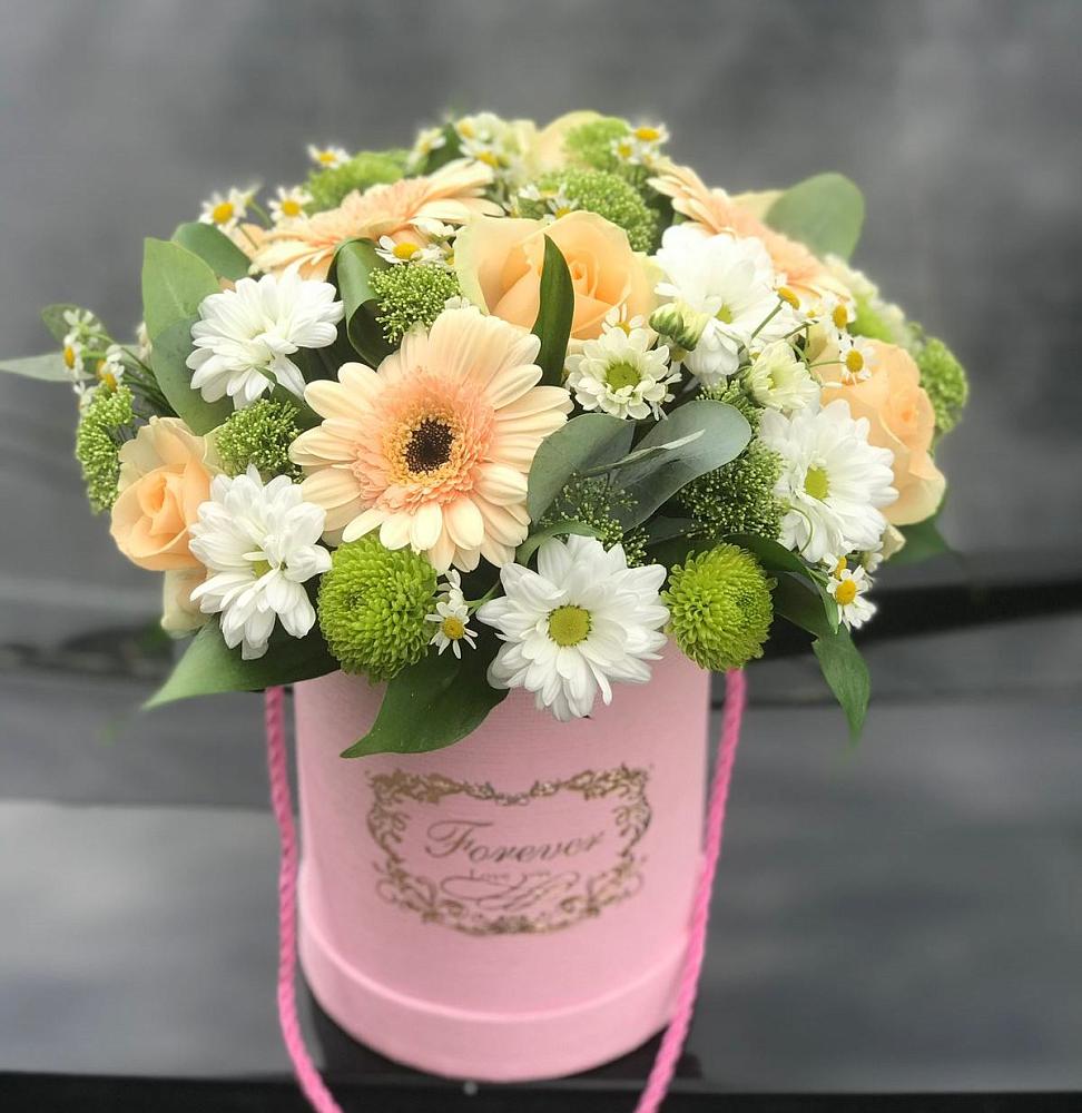 Цветочная композиция из Розы, Герберы и Хризантемы в шляпной коробке в Поселке имени Дзержинского