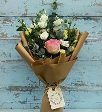 Букет цветов из:  Розы и Лизиантусы в Поселке имени Дзержинского