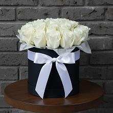 Цветочная композиция из Розы в шляпной коробке в Поселке имени Дзержинского